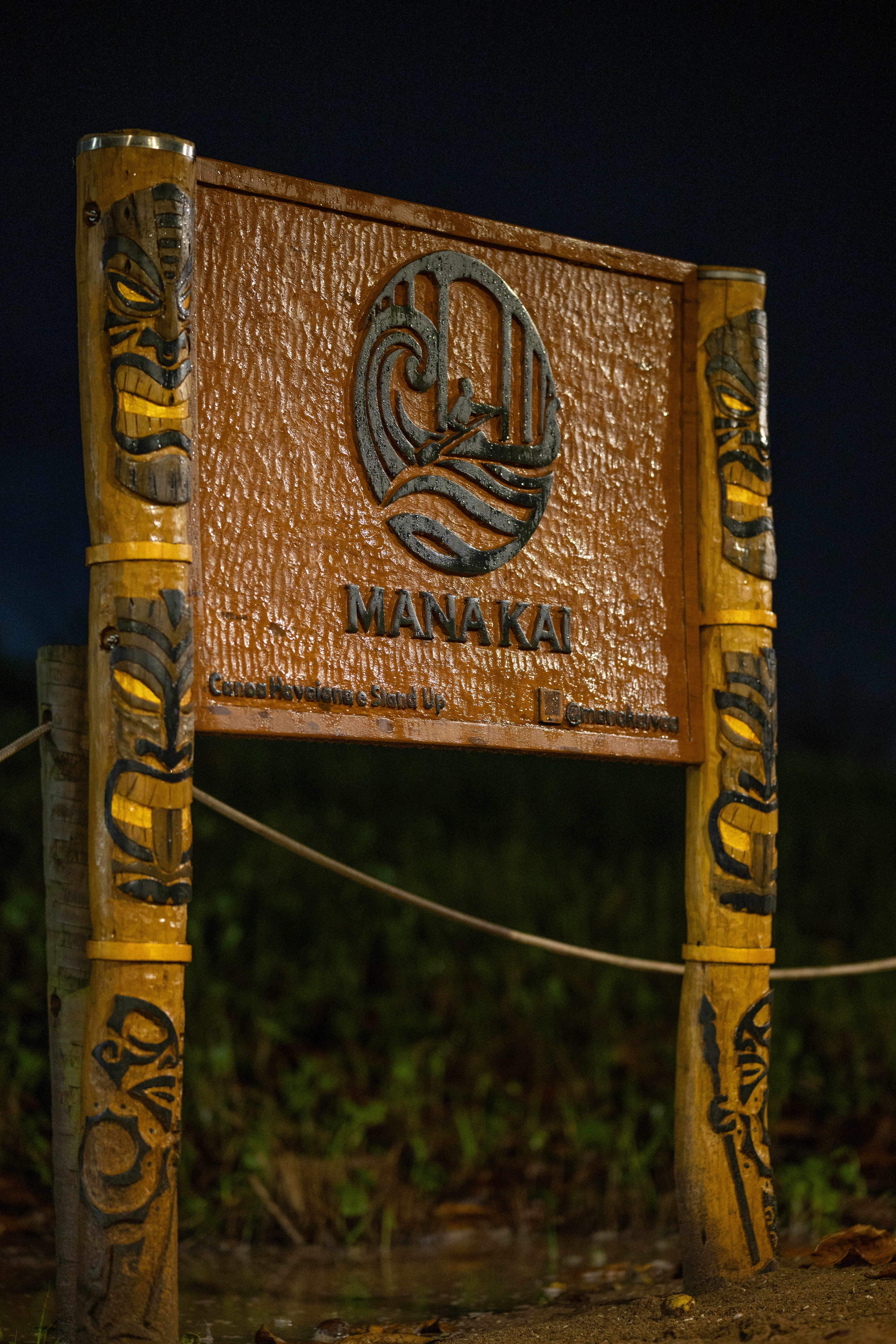 Canoa havaiana tradicional em preparação